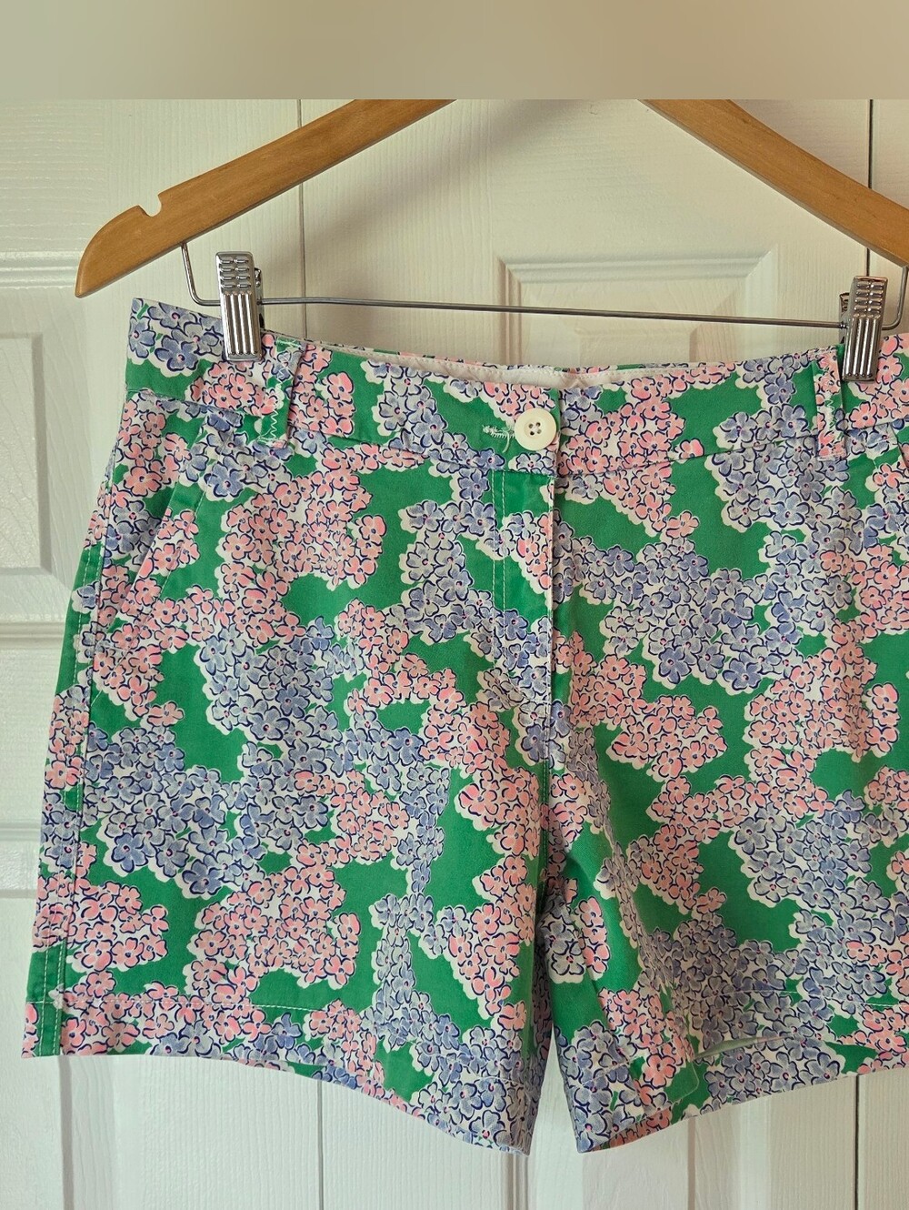Crown & Ivy Hydrangea Floral Chino Caroline Shorts